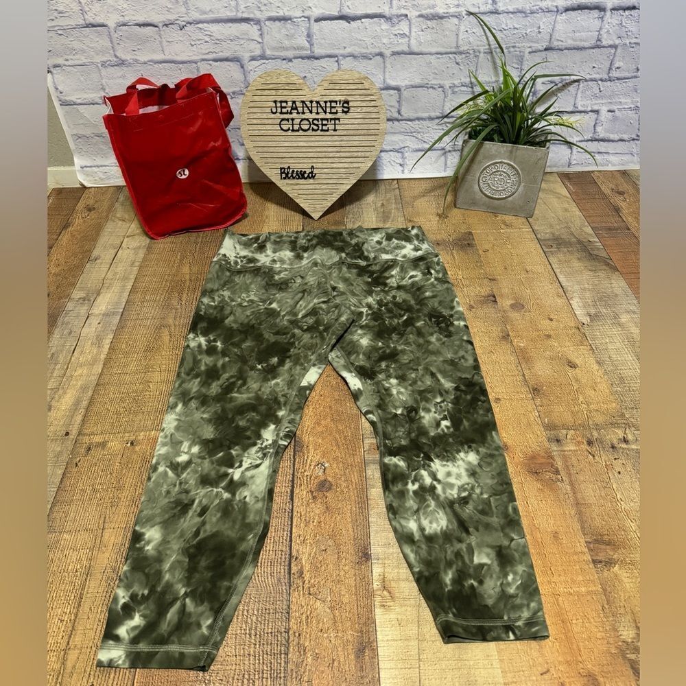 Lululemon Align Pant 25" *Diamond Dye
Light Sage Army Green Dark Olive size 18